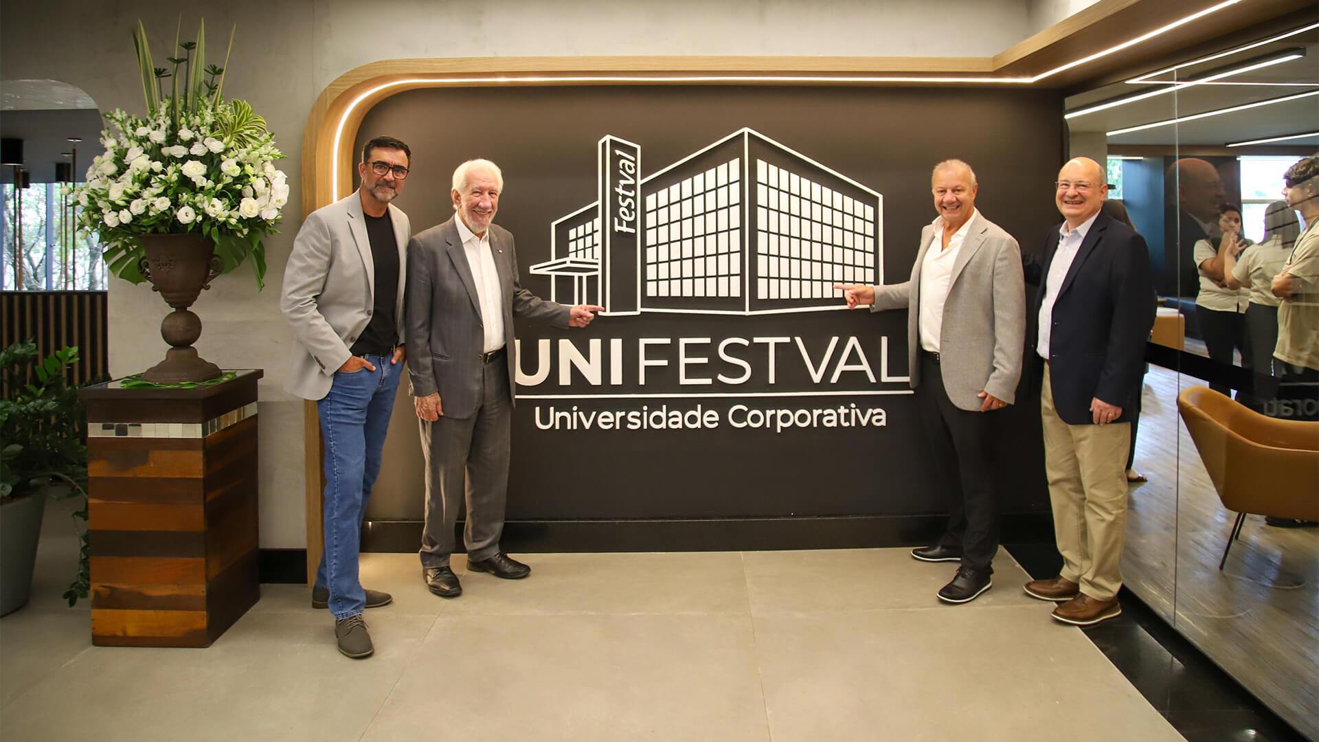 UniFestval – Inauguração – Darci Piana, Joaquin Fernandez Presas, Paulo Beal e Zaki Akel Sobrinho UniFestval - Inauguração - Darci Piana, Joaquin Fernandez Presas, Paulo Beal e Zaki Akel Sobrinho