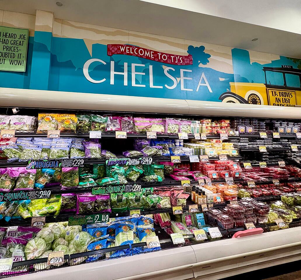 Prateleiras com produtos de marca própria Trader Joe's